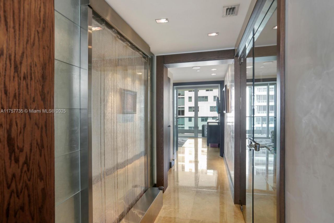 1331 Brickell Bay Dr, Unit 1905, Miami, FL 33131 Photo