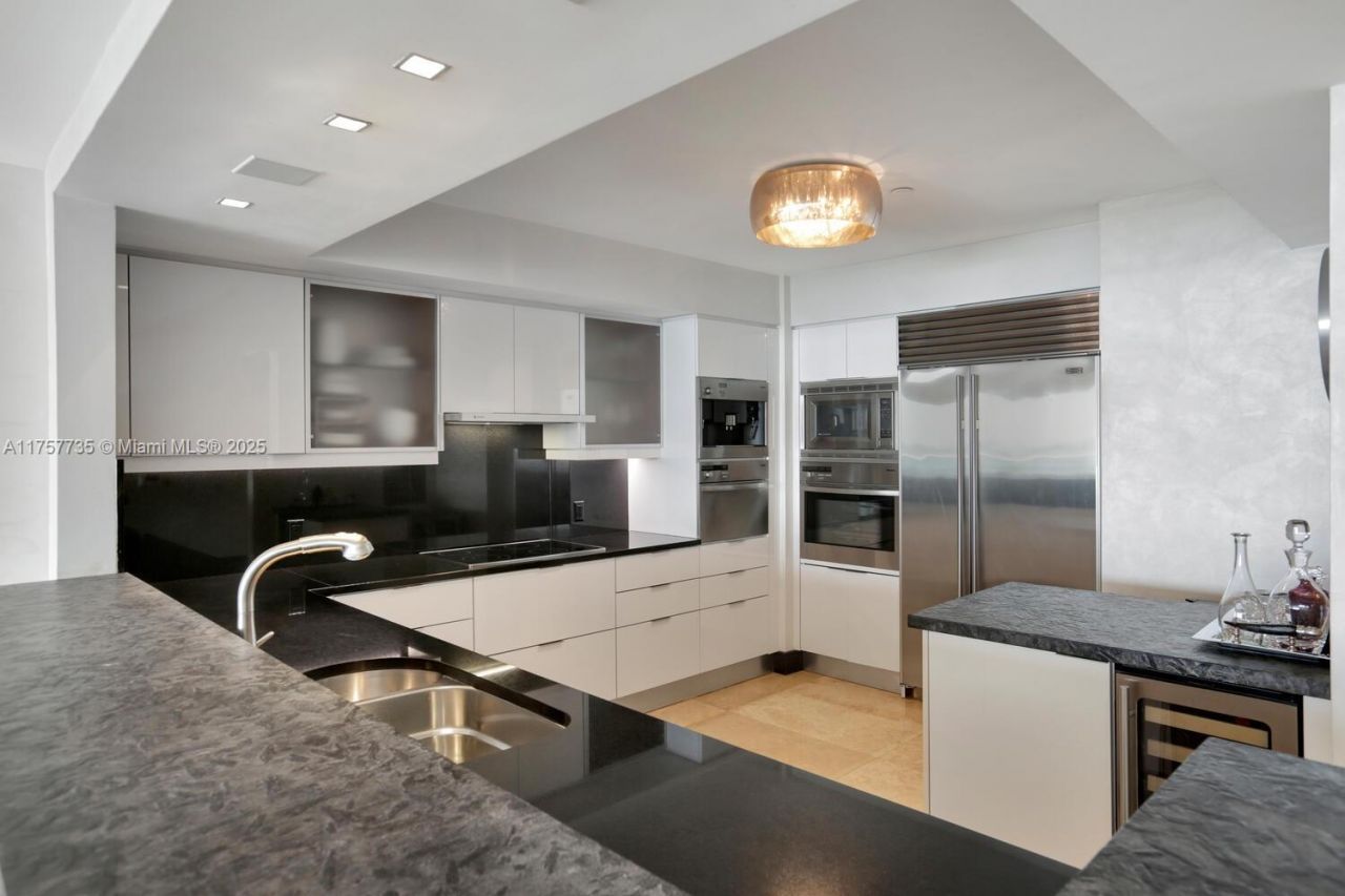 1331 Brickell Bay Dr, Unit 1905, Miami, FL 33131 Photo