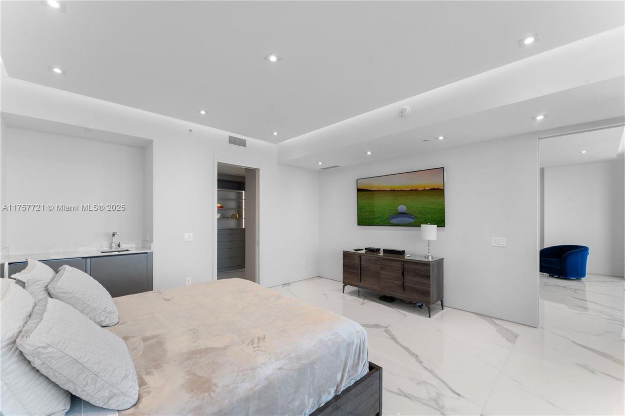 18975 Collins Ave, Unit 3703, Sunny Isles Beach, FL 33160 Photo