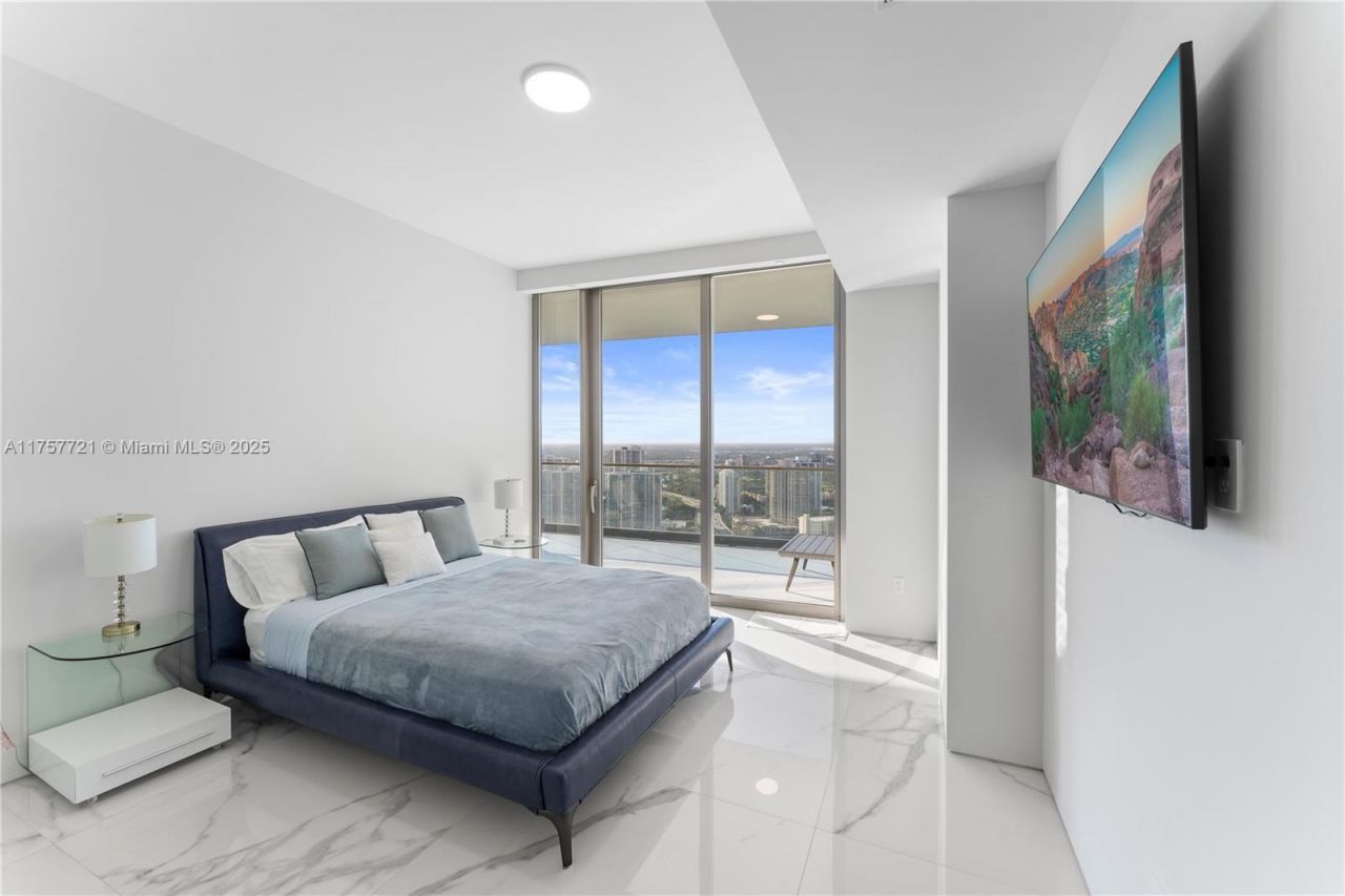 18975 Collins Ave, Unit 3703, Sunny Isles Beach, FL 33160 Photo