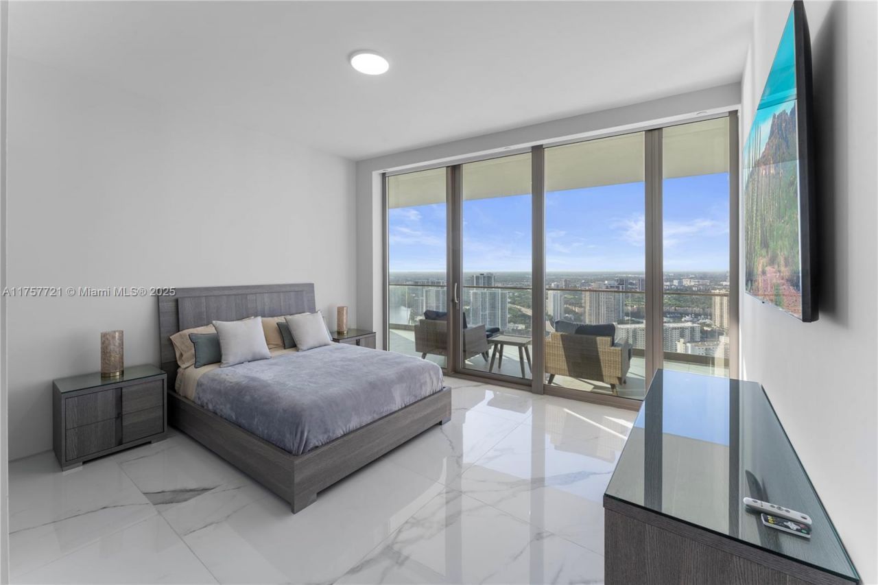18975 Collins Ave, Unit 3703, Sunny Isles Beach, FL 33160 Photo