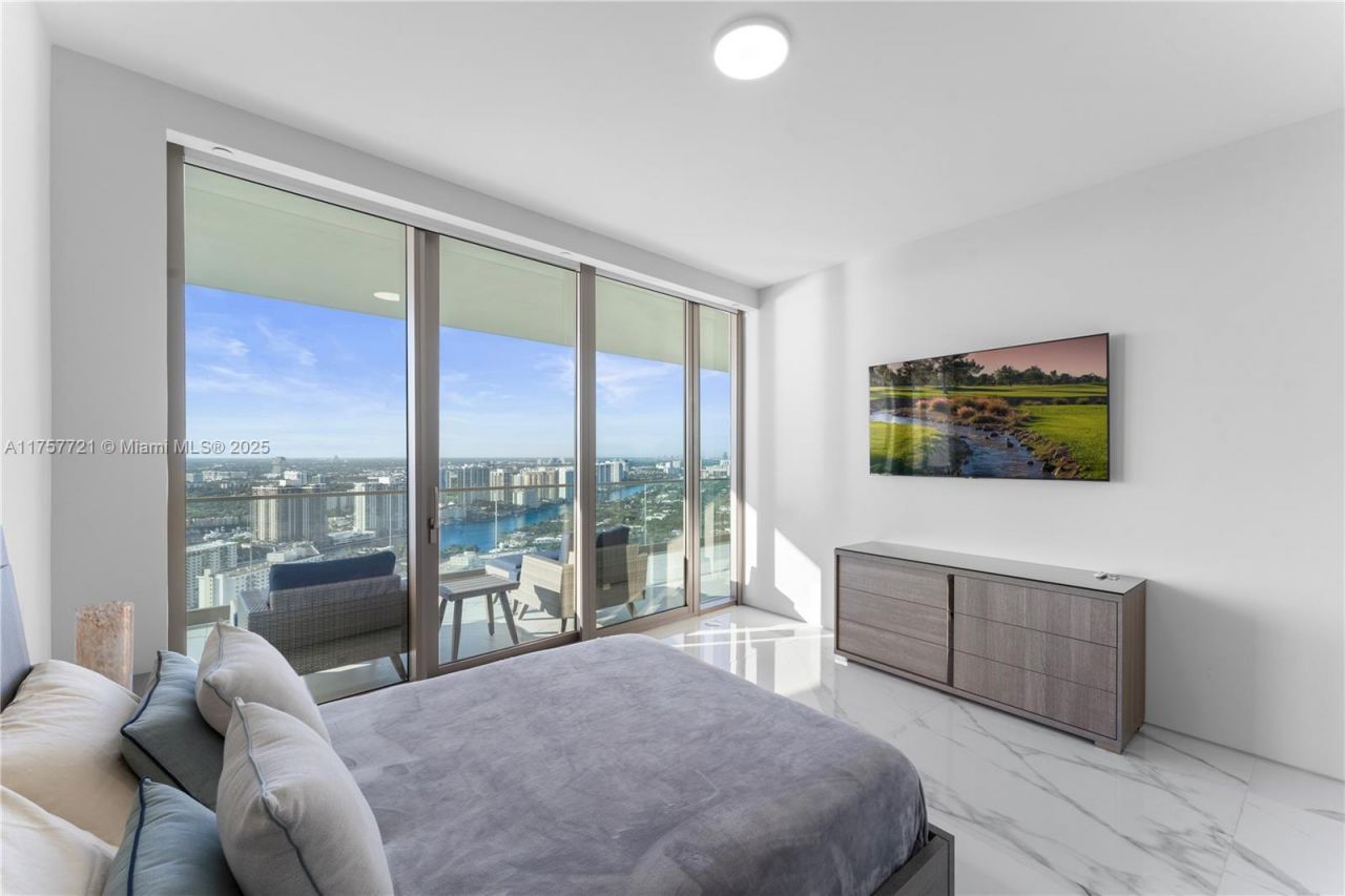 18975 Collins Ave, Unit 3703, Sunny Isles Beach, FL 33160 Photo