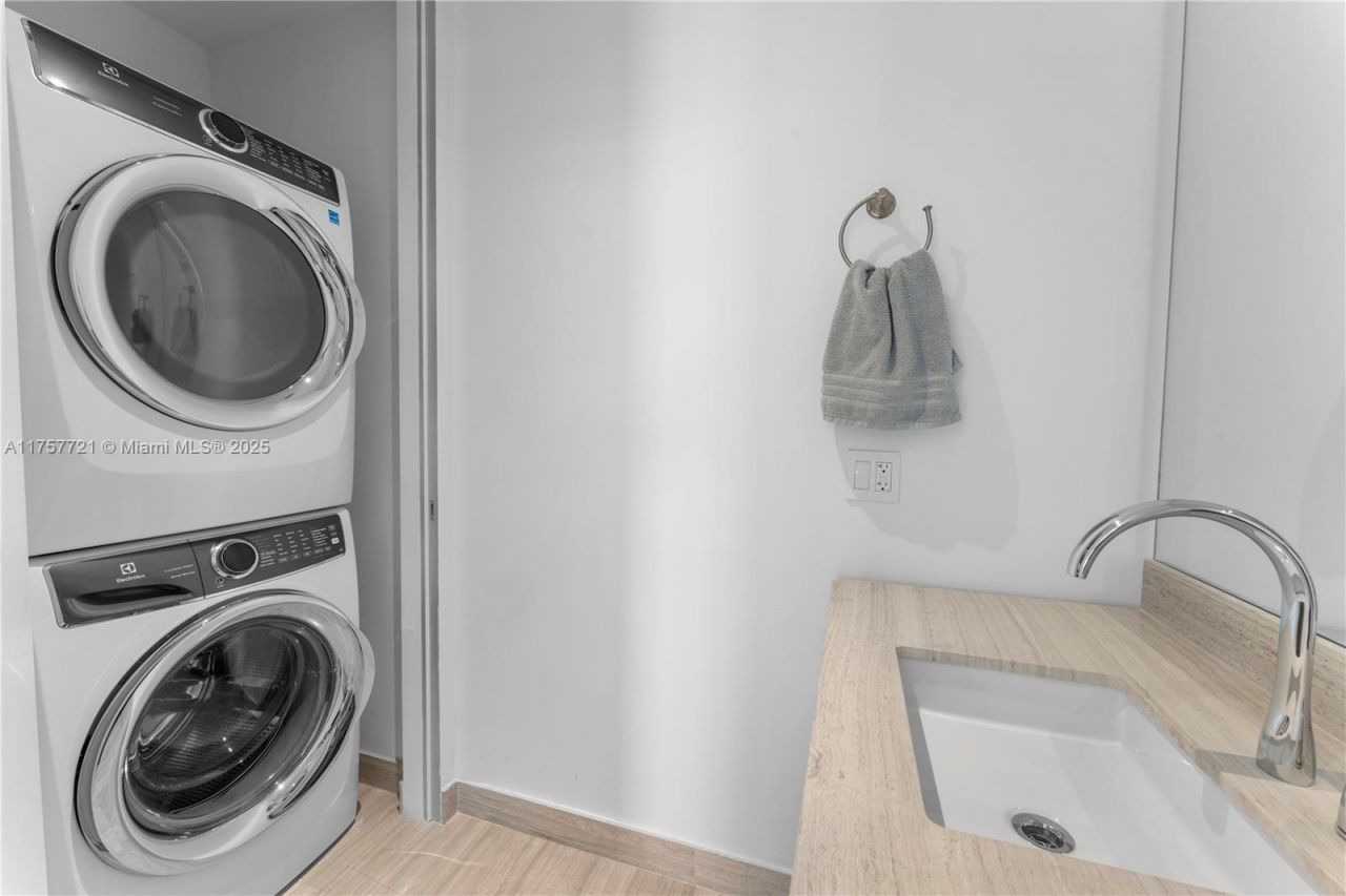 18975 Collins Ave, Unit 3703, Sunny Isles Beach, FL 33160 Photo