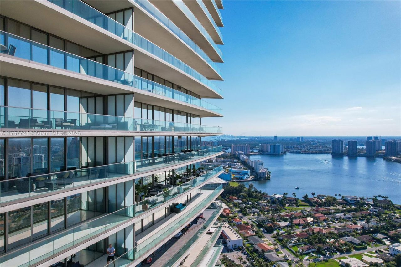 18975 Collins Ave, Unit 3703, Sunny Isles Beach, FL 33160 Photo