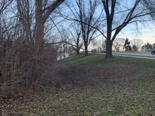 636 E 4th Avenue, Naperville, IL 60540