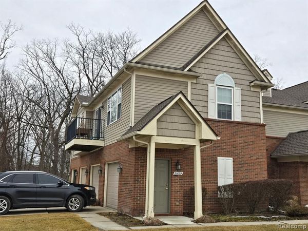 27629 HIDDEN OAKS Drive, Brownstown Twp, MI 48183