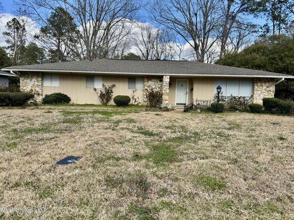 1036 Briarfield Road, Jackson, MS 39211