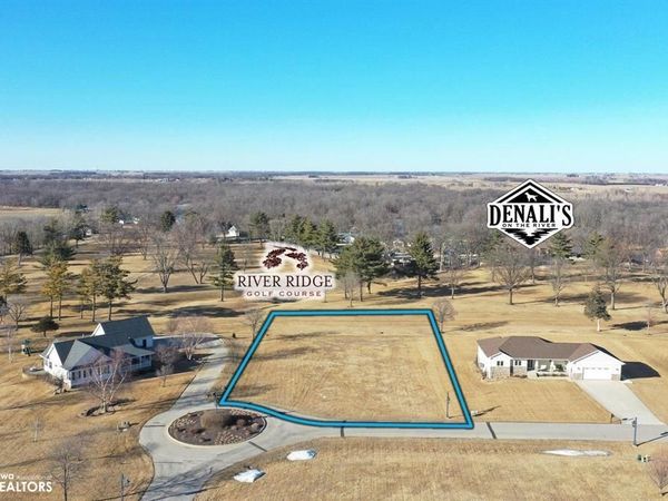 1711-12 Golf Course Boulevard, Independence, IA 50644