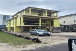 4710 Surf St. photo 4