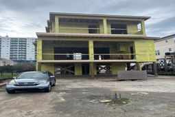 4710 Surf St. photo 4