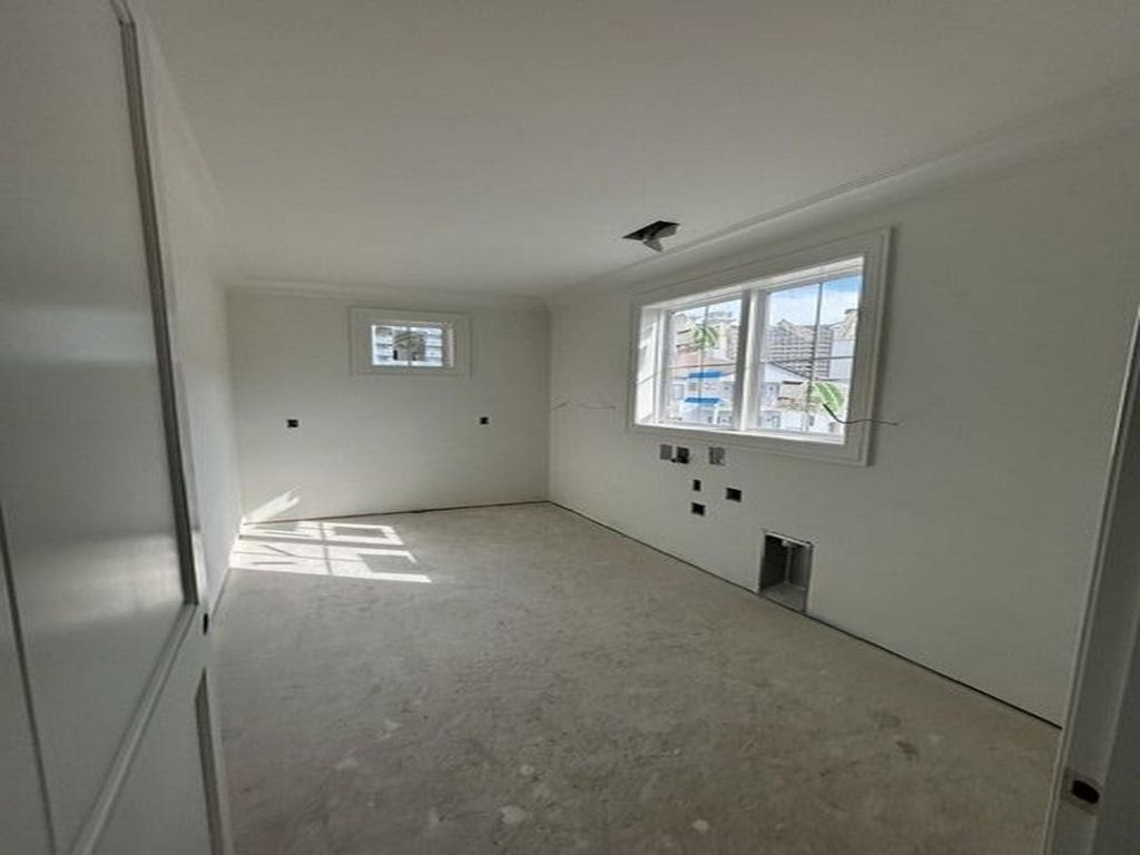 4710 Surf St. Photo 31