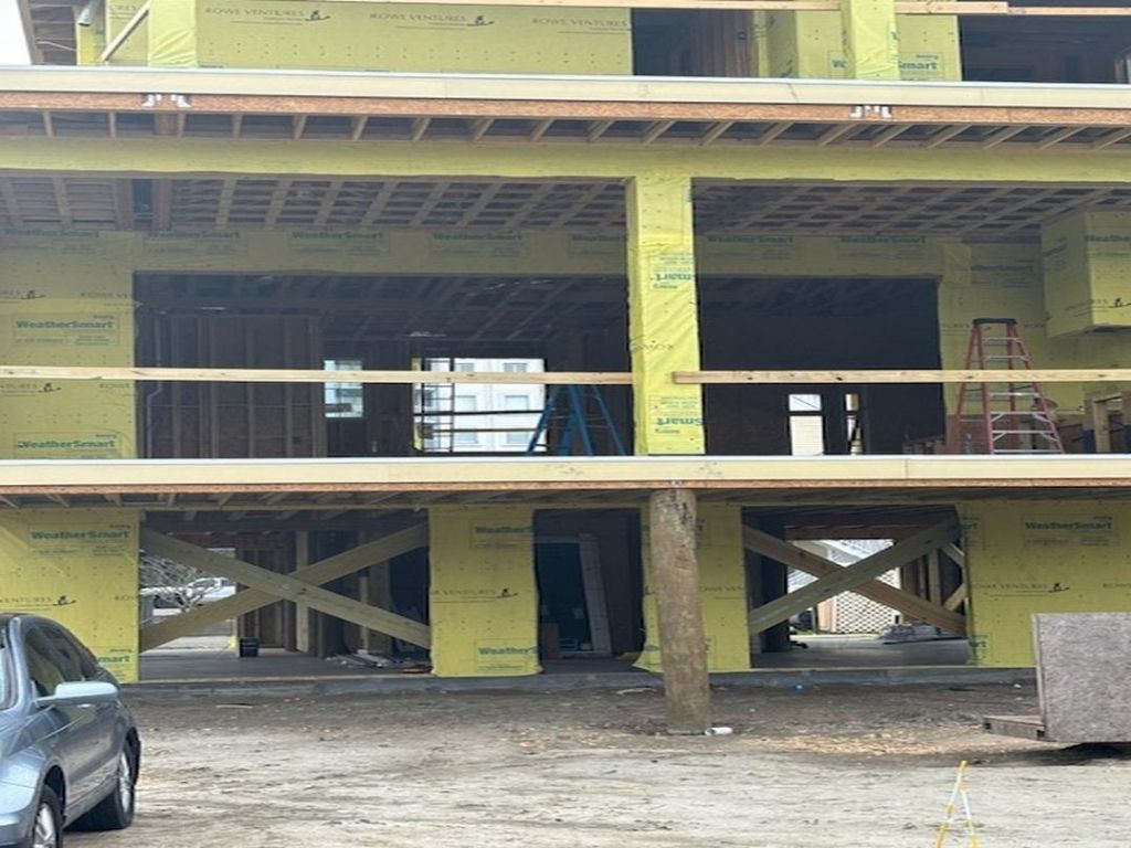 4710 Surf St. Photo 4