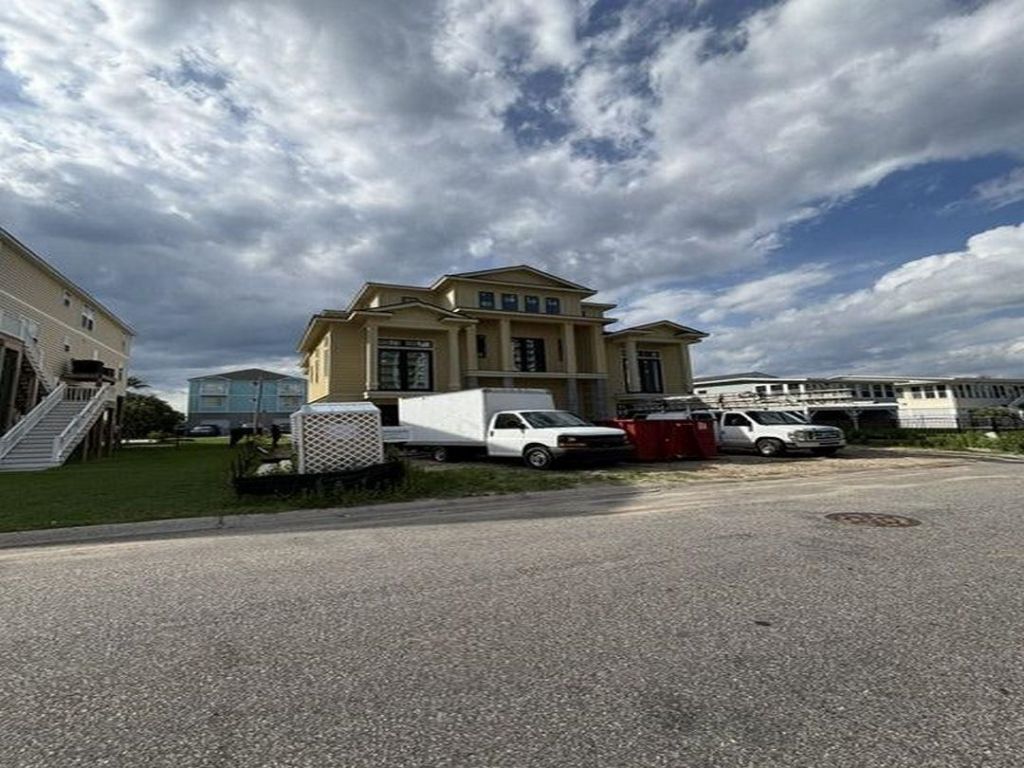 4710 Surf St. Photo 50