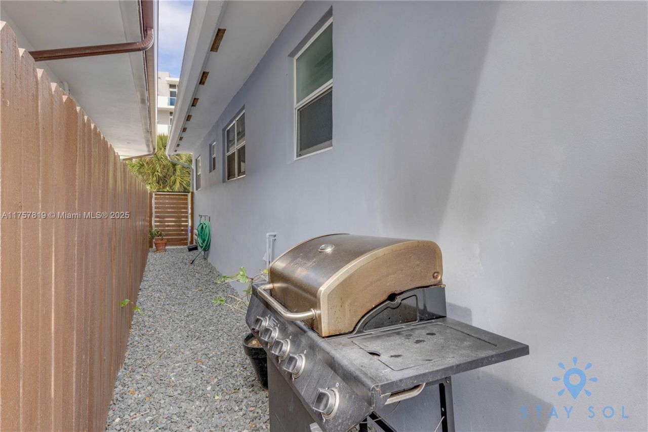 328 Missouri St, Unit ., Hollywood, FL 33019 Photo