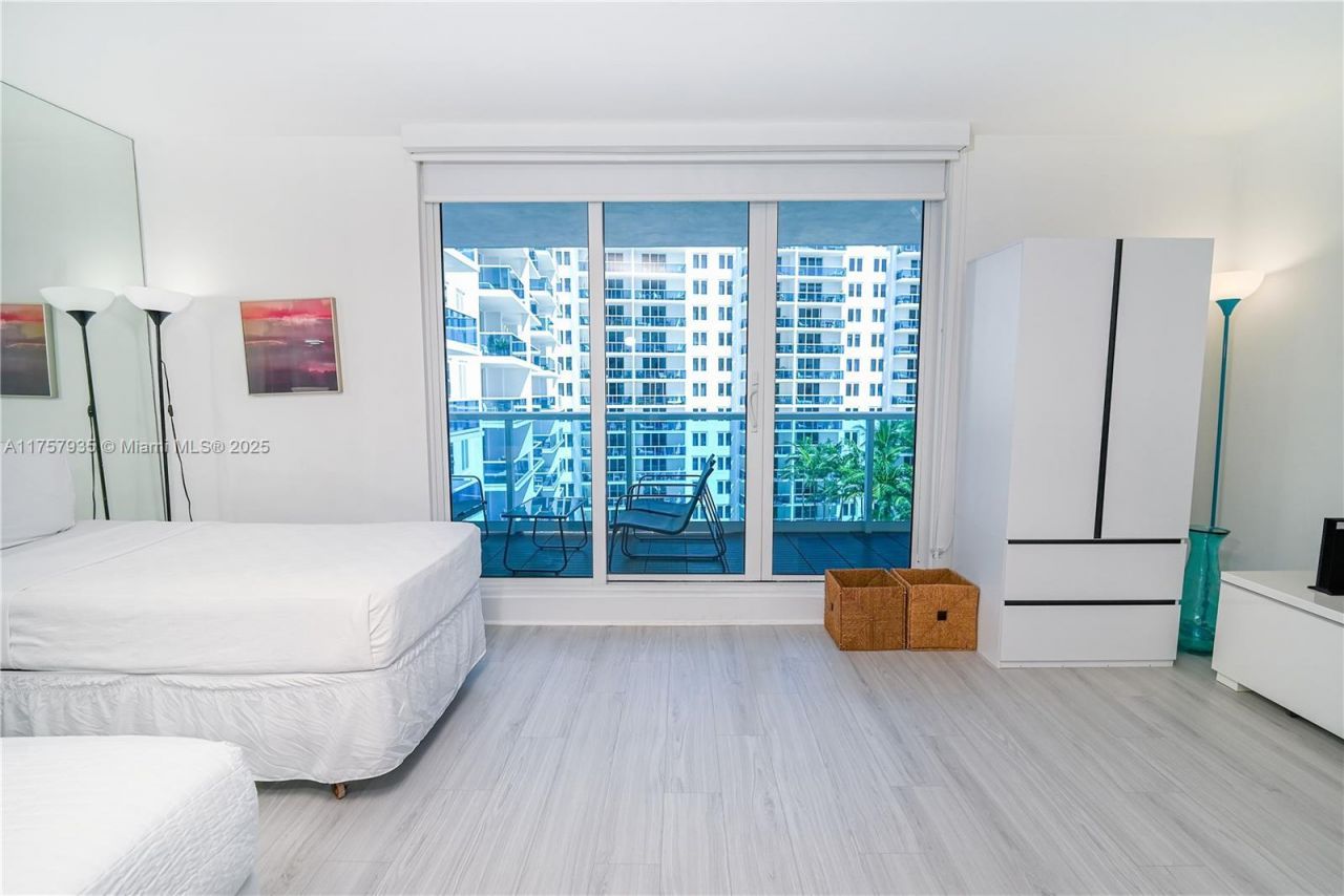 2301 Collins Ave, Unit 921, Miami Beach, FL 33139 Photo