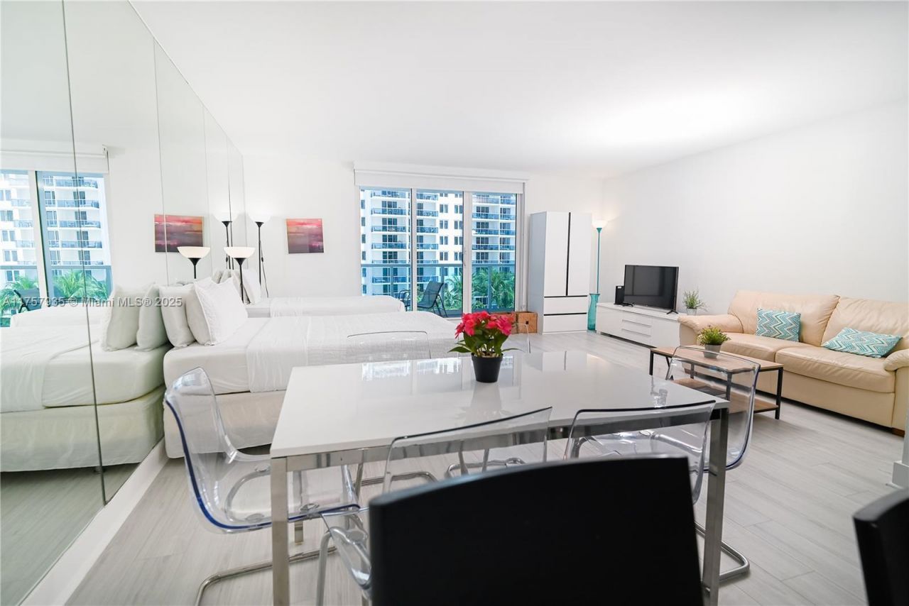 2301 Collins Ave, Unit 921, Miami Beach, FL 33139 Photo