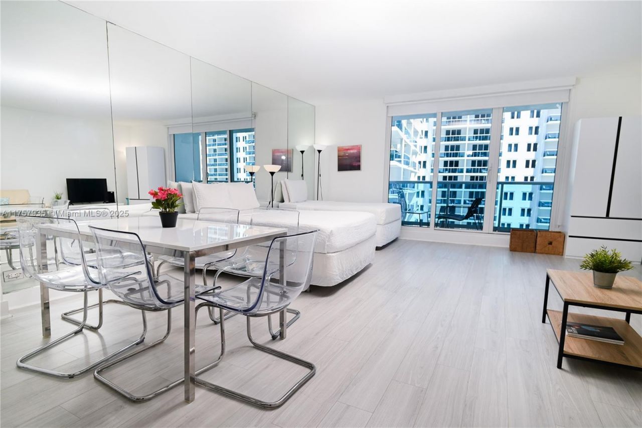 2301 Collins Ave, Unit 921, Miami Beach, FL 33139 Photo
