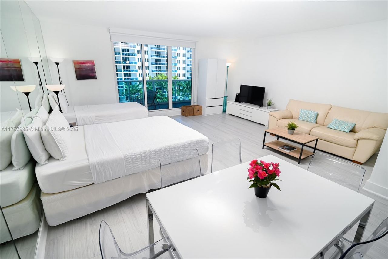 2301 Collins Ave, Unit 921, Miami Beach, FL 33139 Photo