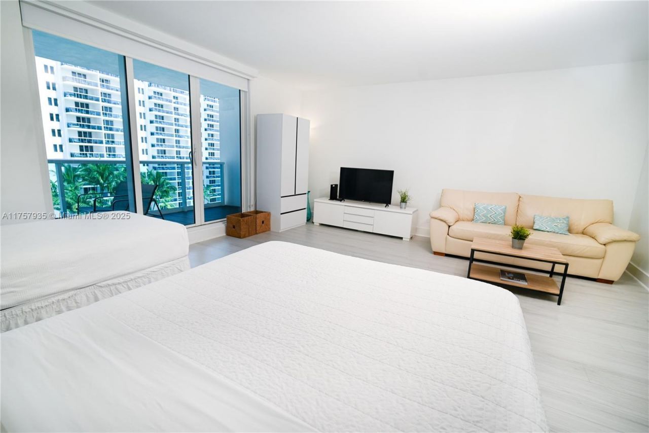 2301 Collins Ave, Unit 921, Miami Beach, FL 33139 Photo