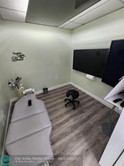 3075 E Commercial Blvd, Fort Lauderdale, FL 33308 Photo