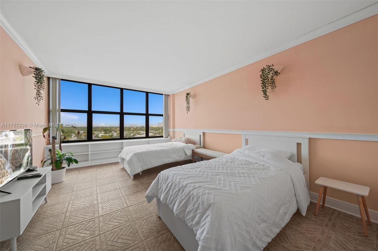 2500 Parkview Dr, Unit 812, Hallandale Beach, FL 33009 Photo