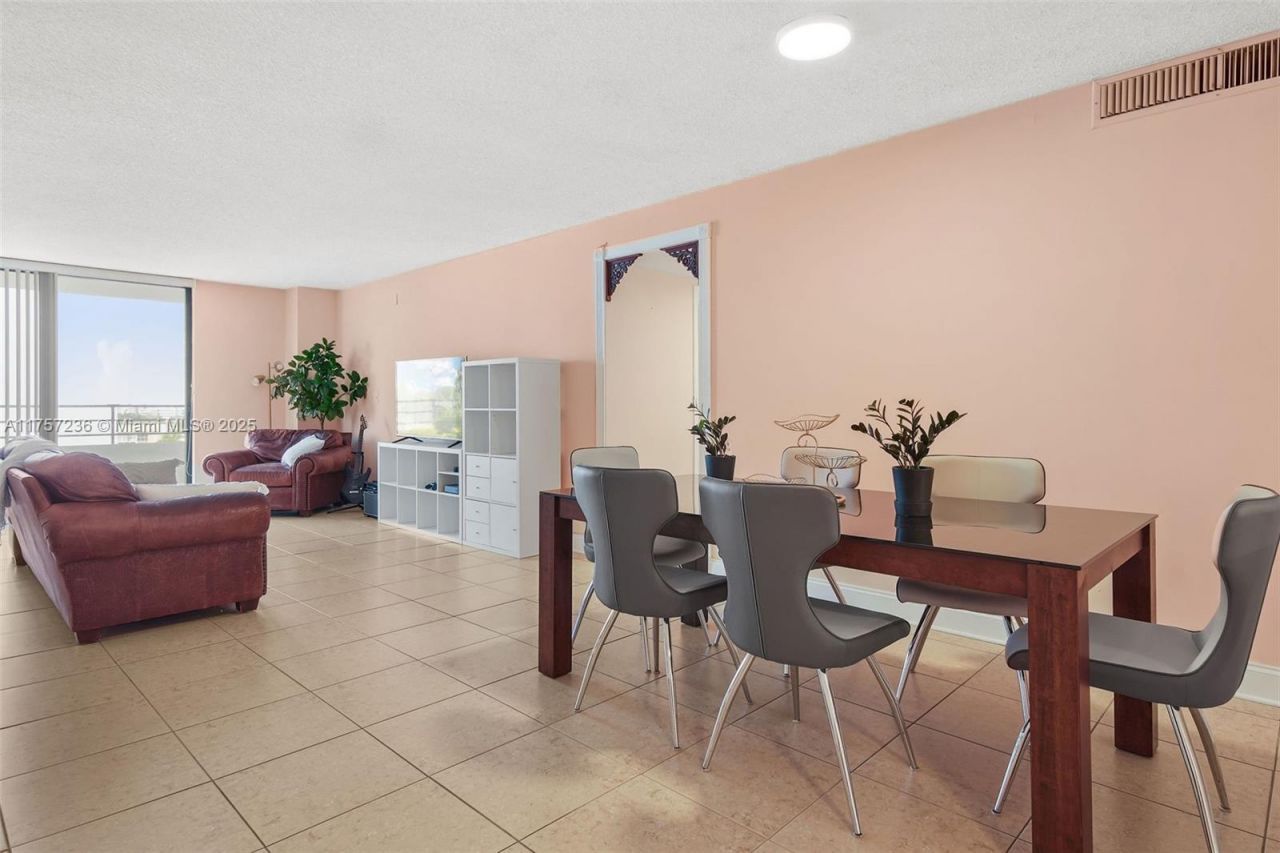 2500 Parkview Dr, Unit 812, Hallandale Beach, FL 33009 Photo