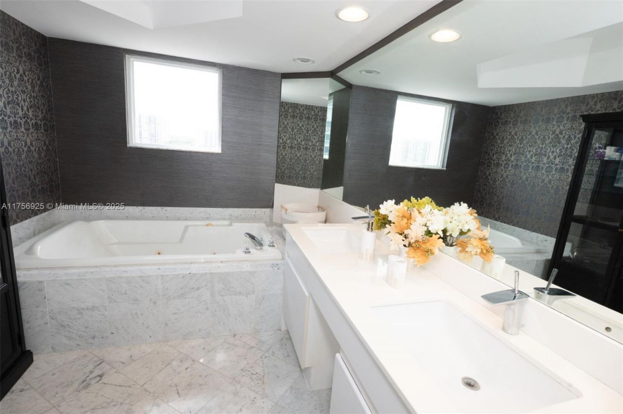 16445 Collins Ave, Unit 728, Sunny Isles Beach, FL 33160 Photo