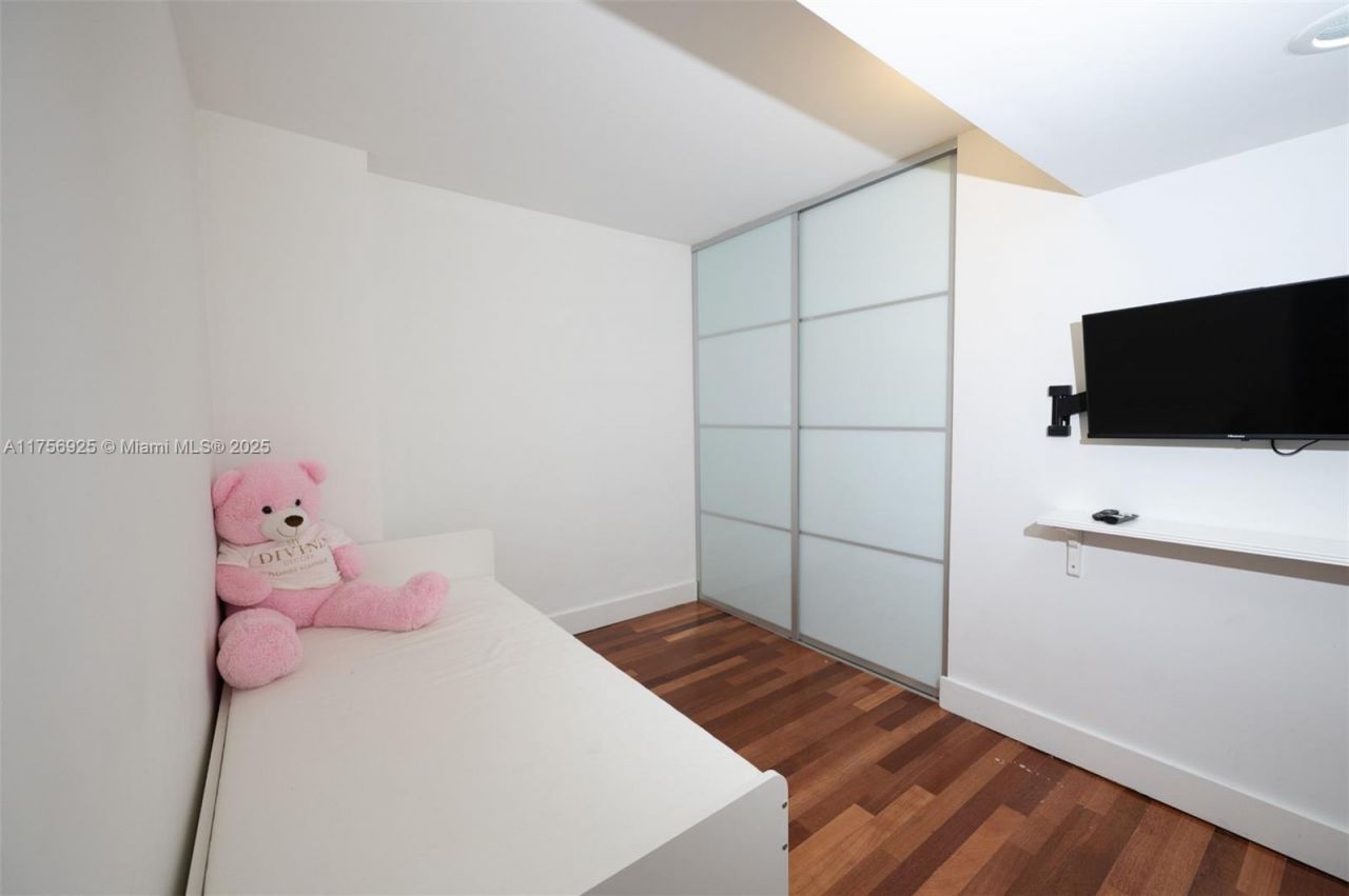 16445 Collins Ave, Unit 728, Sunny Isles Beach, FL 33160 Photo