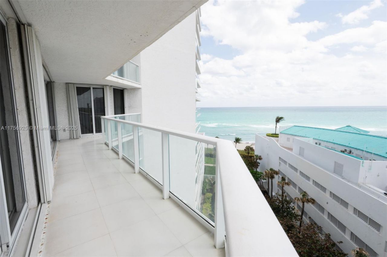 16445 Collins Ave, Unit 728, Sunny Isles Beach, FL 33160 Photo