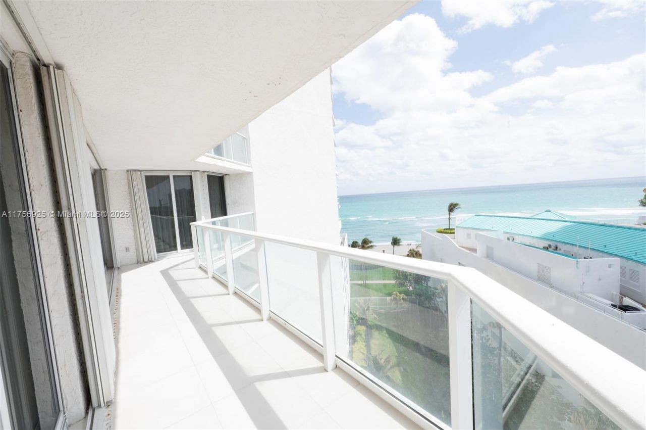 16445 Collins Ave, Unit 728, Sunny Isles Beach, FL 33160 Photo