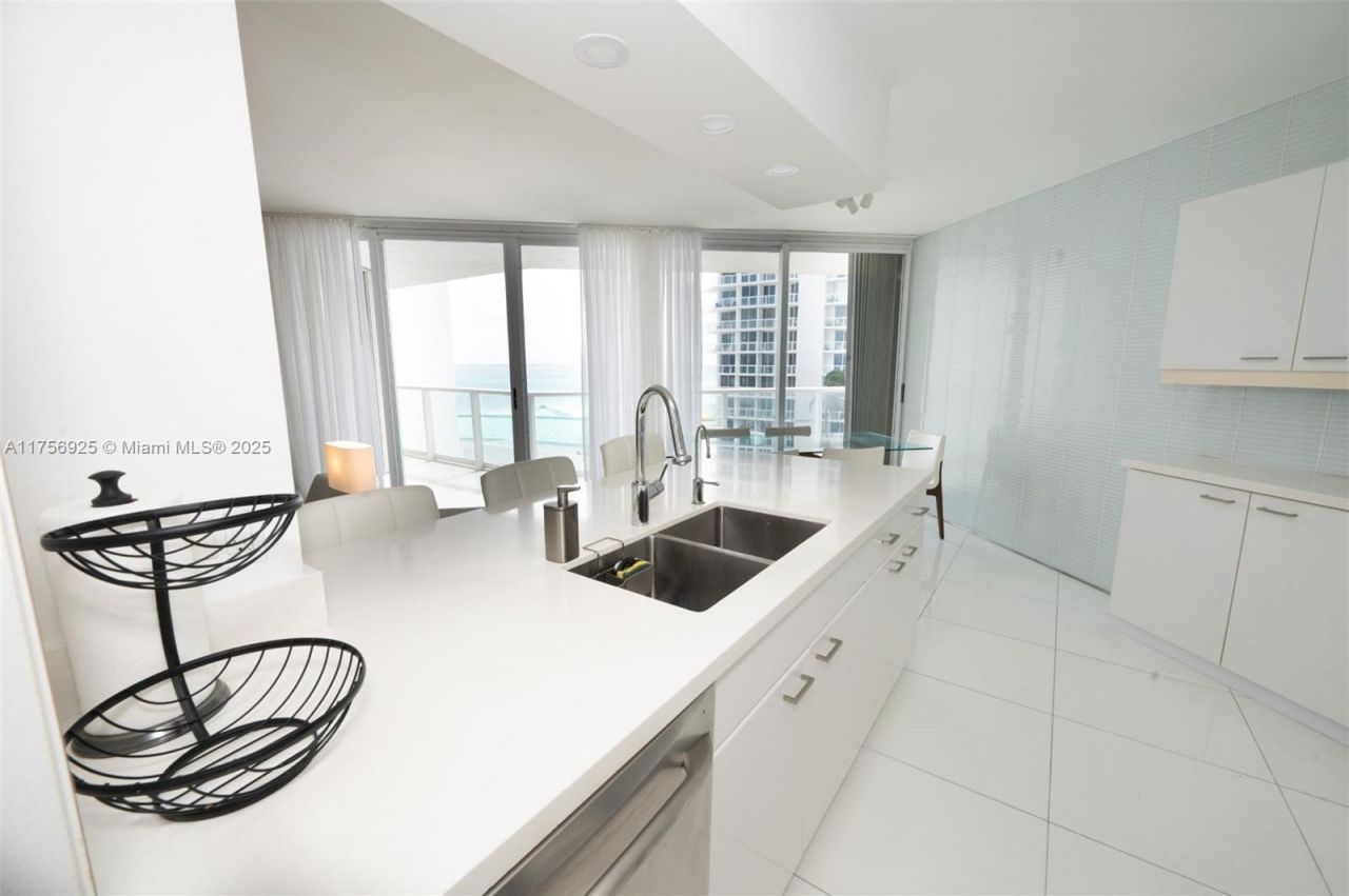 16445 Collins Ave, Unit 728, Sunny Isles Beach, FL 33160 Photo