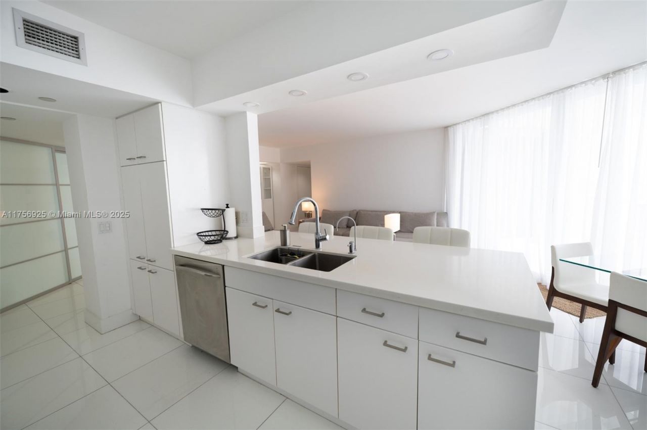 16445 Collins Ave, Unit 728, Sunny Isles Beach, FL 33160 Photo
