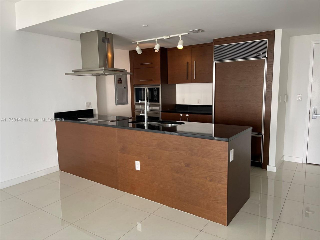 465 Brickell Ave, Unit 819, Miami, FL 33131 Photo