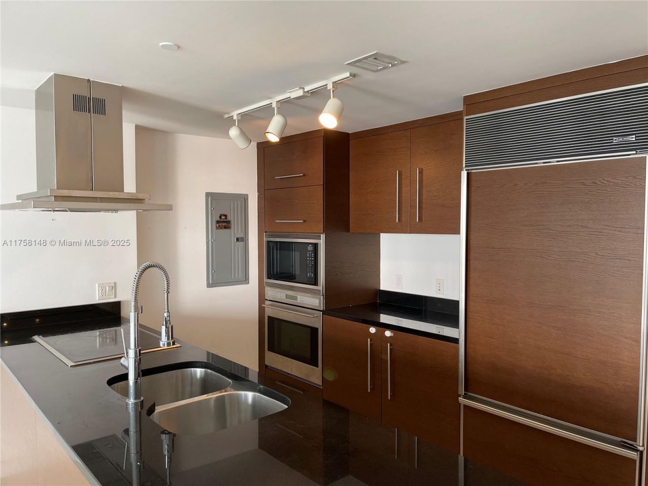 465 Brickell Ave, Unit 819, Miami, FL 33131 Photo