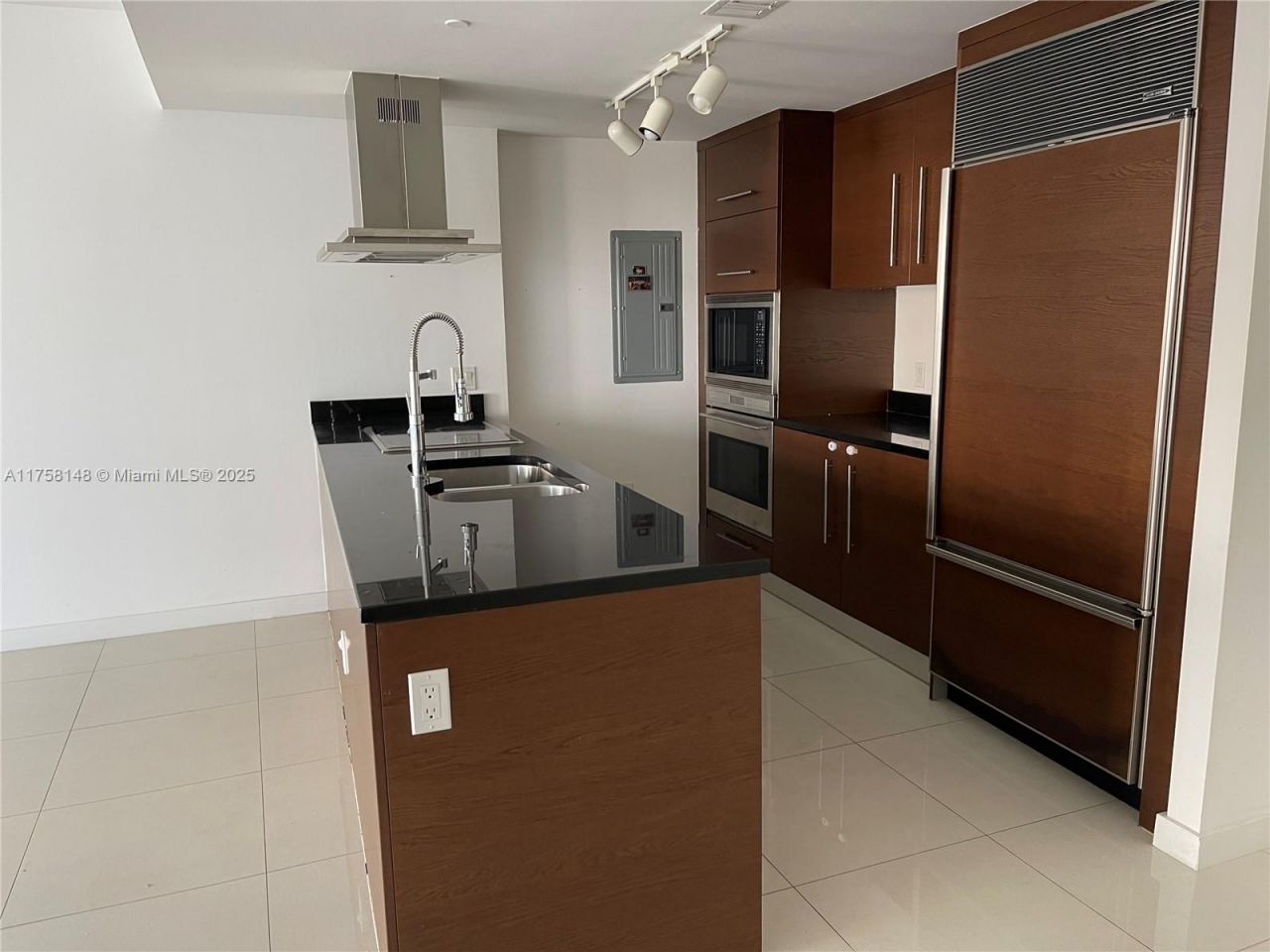 465 Brickell Ave, Unit 819, Miami, FL 33131 Photo