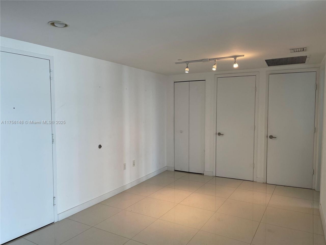 465 Brickell Ave, Unit 819, Miami, FL 33131 Photo