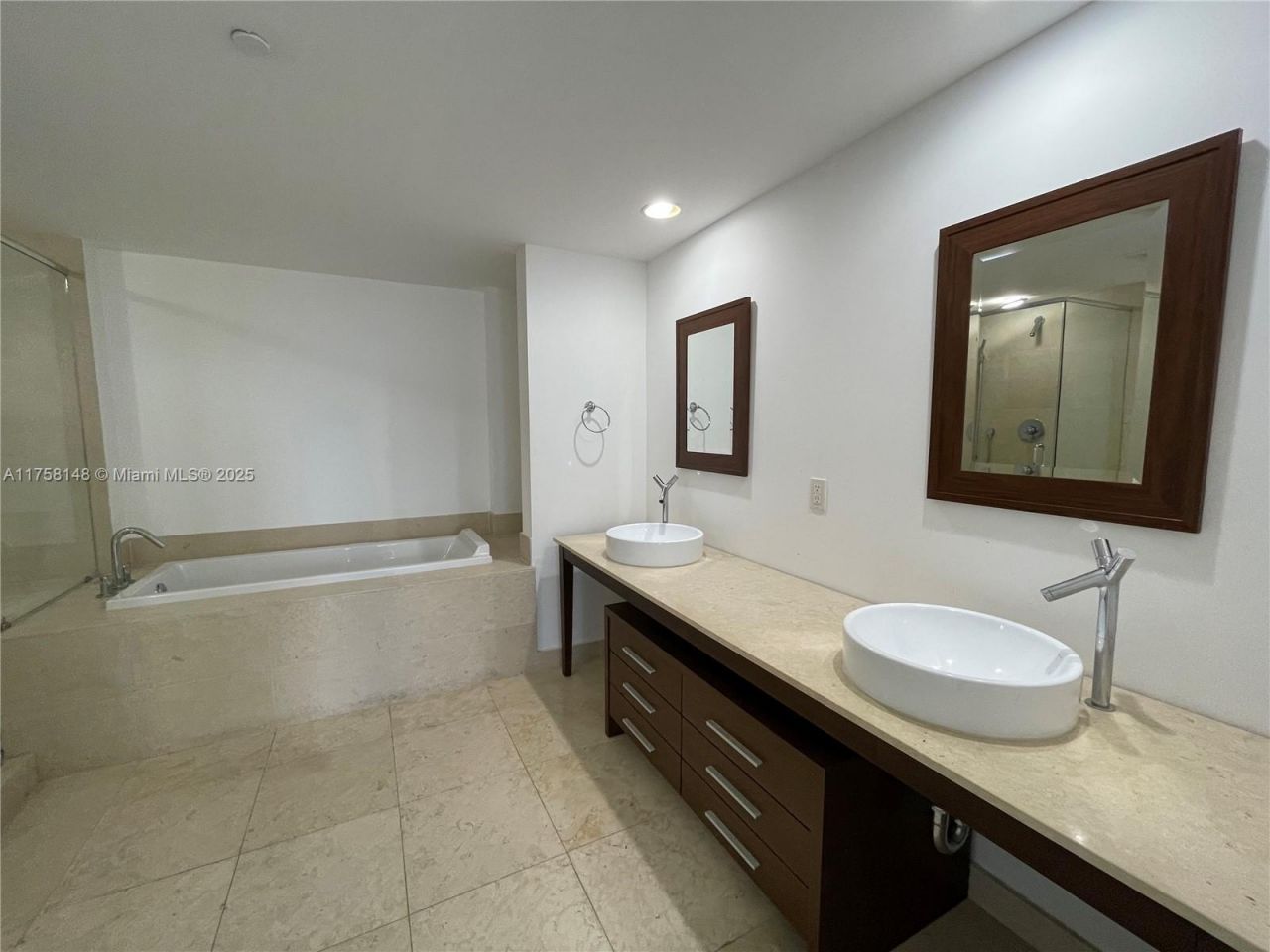 465 Brickell Ave, Unit 819, Miami, FL 33131 Photo