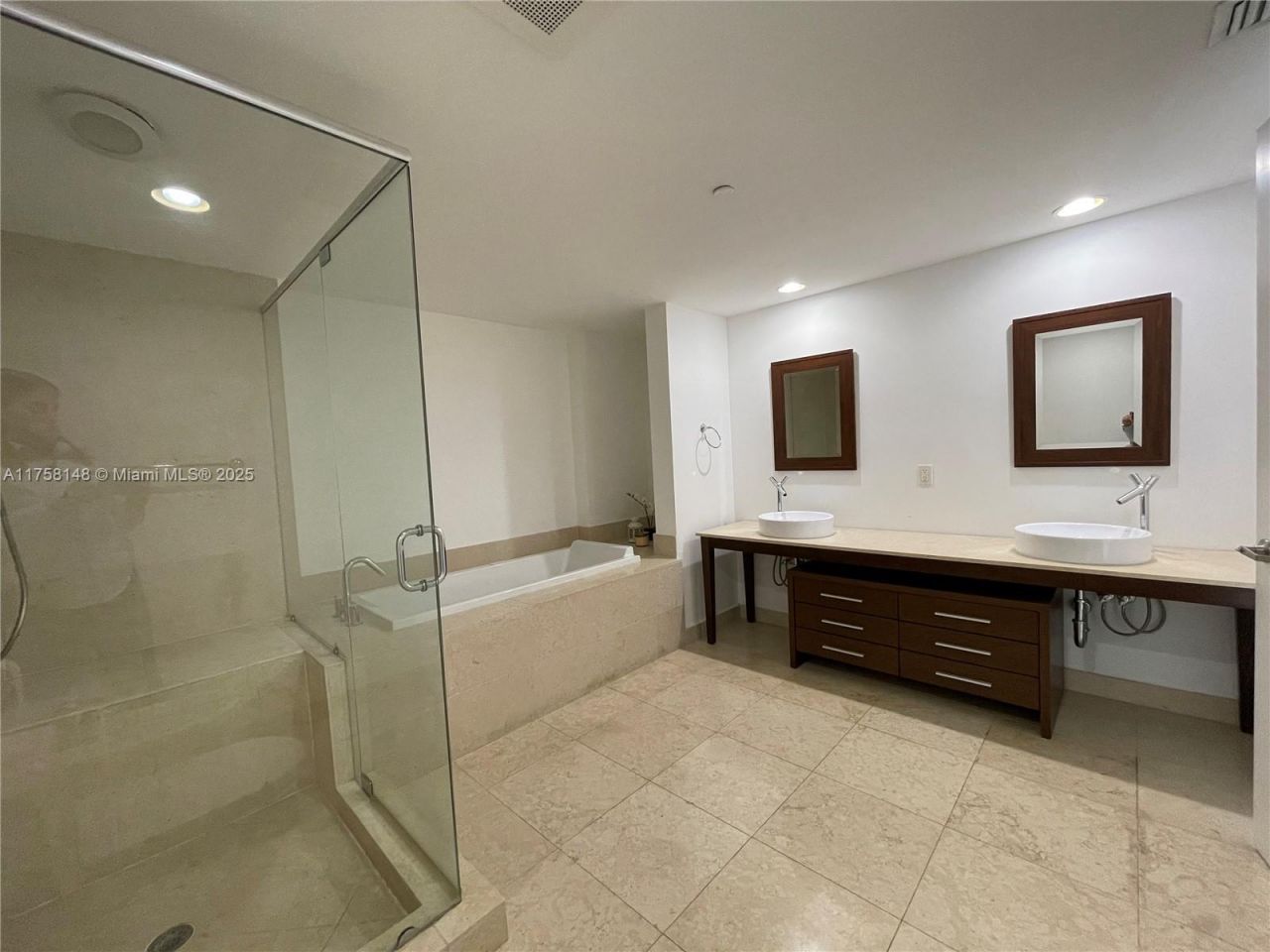 465 Brickell Ave, Unit 819, Miami, FL 33131 Photo