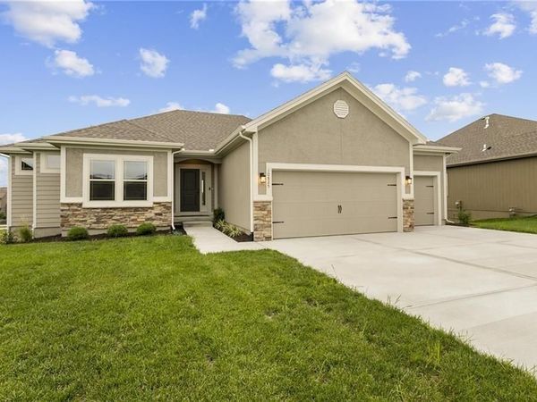 11018 N Bristol Avenue, Kansas City, MO 64156