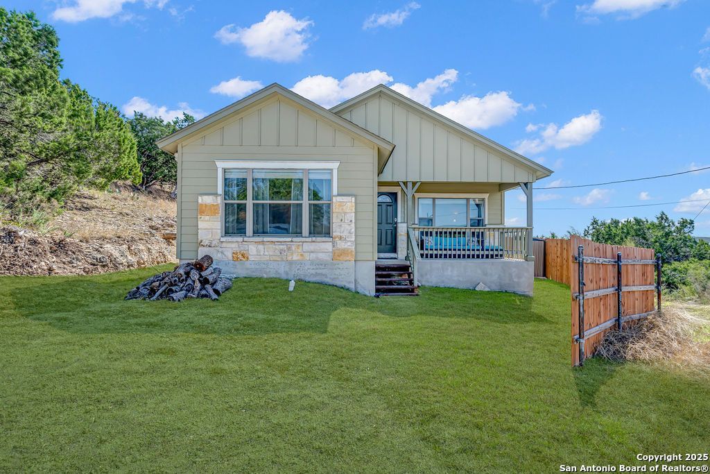 428 Kings Dr, Canyon Lake, TX 78133 Main Photo