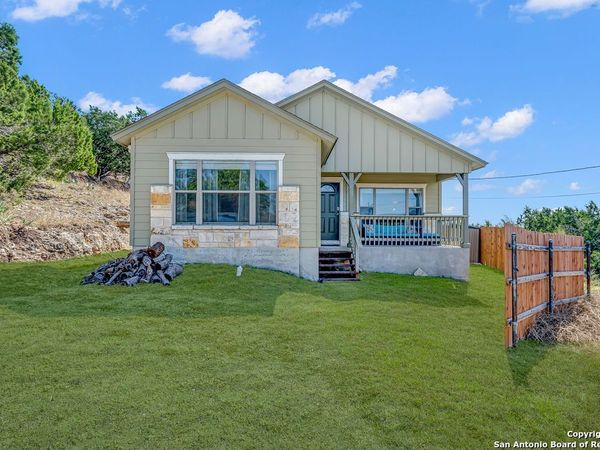 428 Kings Dr, Canyon Lake, TX 78133
