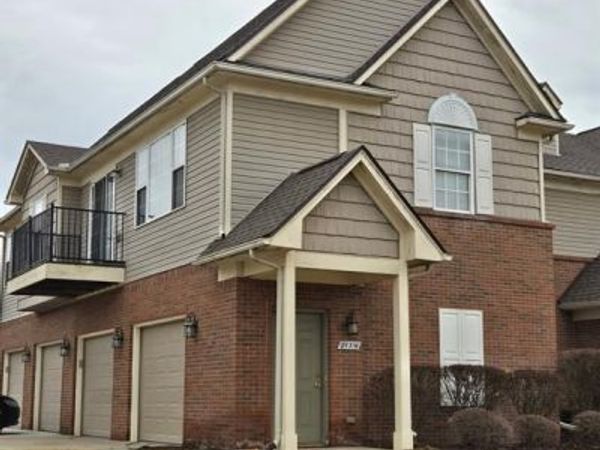 27316 HIDDEN OAKS Drive, Brownstown Twp, MI 48183