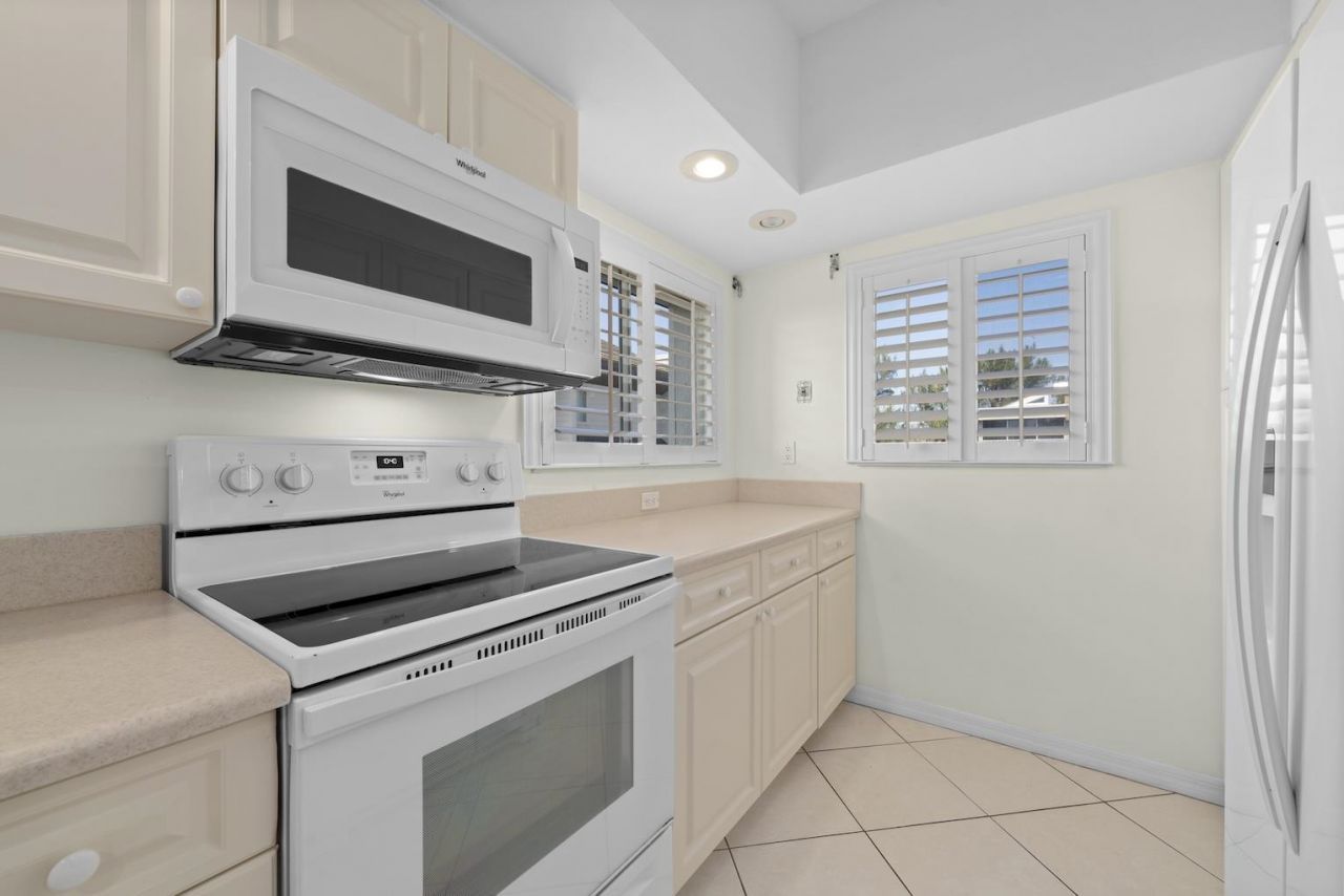 255 Periwinkle Way, Unit 5B, Sanibel, FL 33957 Photo