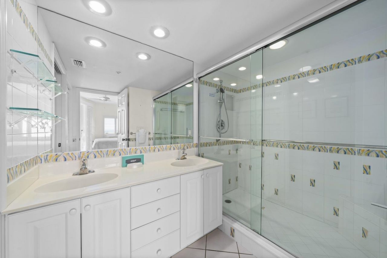 255 Periwinkle Way, Unit 5B, Sanibel, FL 33957 Photo