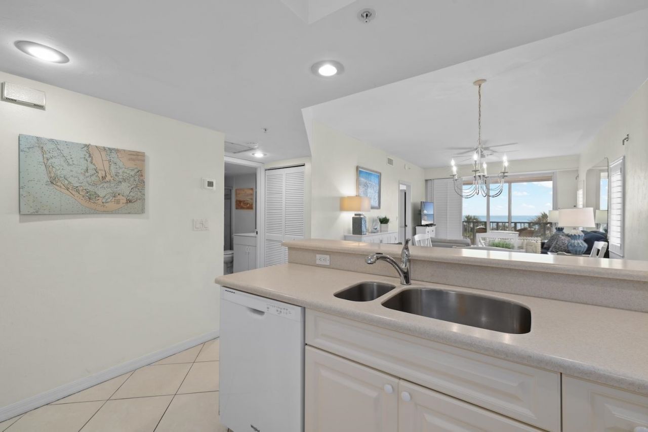 255 Periwinkle Way, Unit 5B, Sanibel, FL 33957 Photo