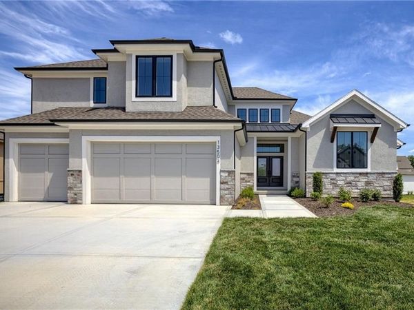 13504 Terrace Park Drive, Parkville, MO 64152