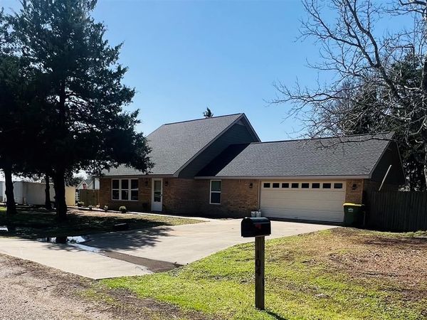 104 Cedar Creek Drive, Groesbeck, TX 76642