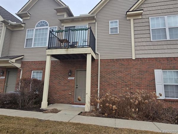 20005 HIDDEN OAKS Drive, Brownstown Twp, MI 48183