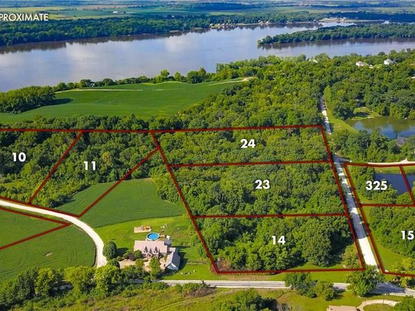 6 Ferry Drive, Golden Eagle, IL 62036