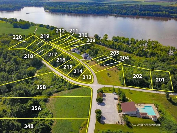 211 Quarry Road, Golden Eagle, IL 62036